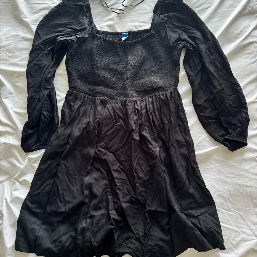 Old Navy Black Smocked Long Sleeve Dress | Flowy + Pockets